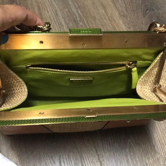 Prada - Picture 4 of 5